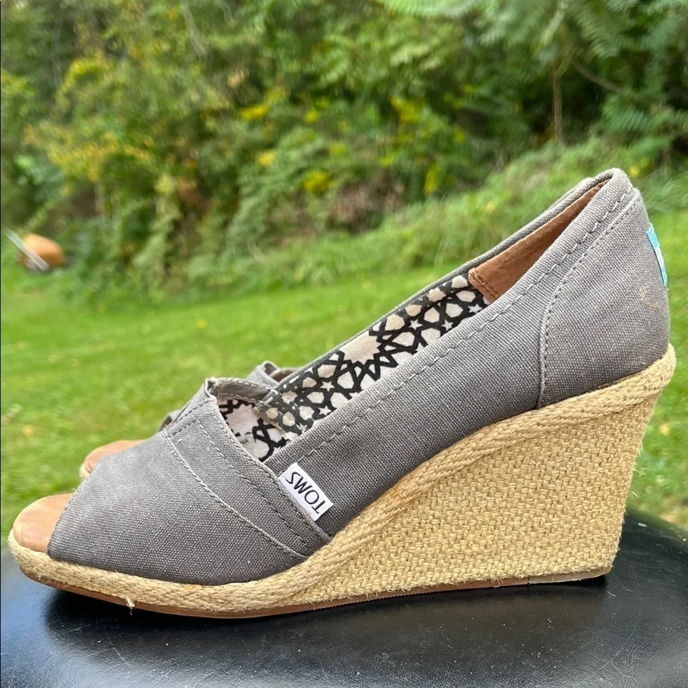 TOMS Calypso Grey Peep Toe Espadrille Wedge Canvas Sandals Heels Shoes Size 9